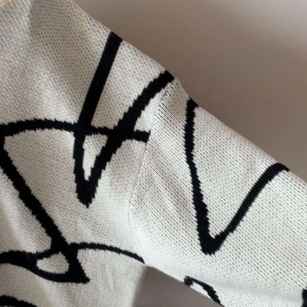 Le Lis Oversized Abstract Pattern Sweater - Picture 6 of 11